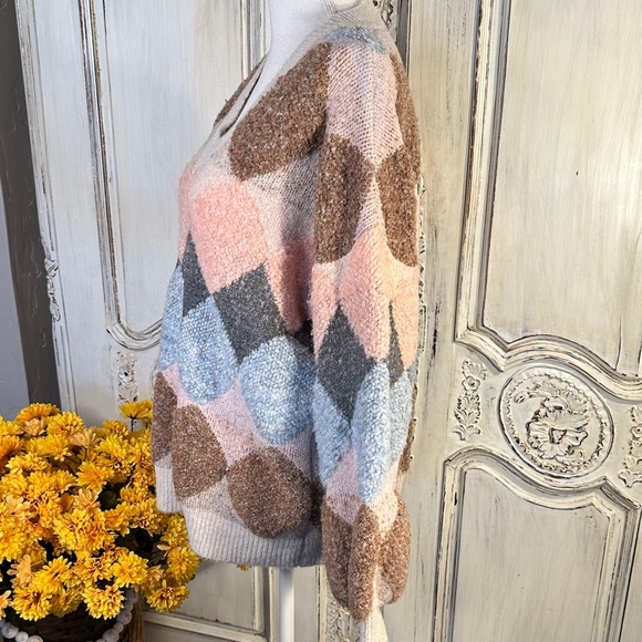 Fable Colorful Geometric Diamond Pattern Plush Women’s Sweater - Picture 8 of 12